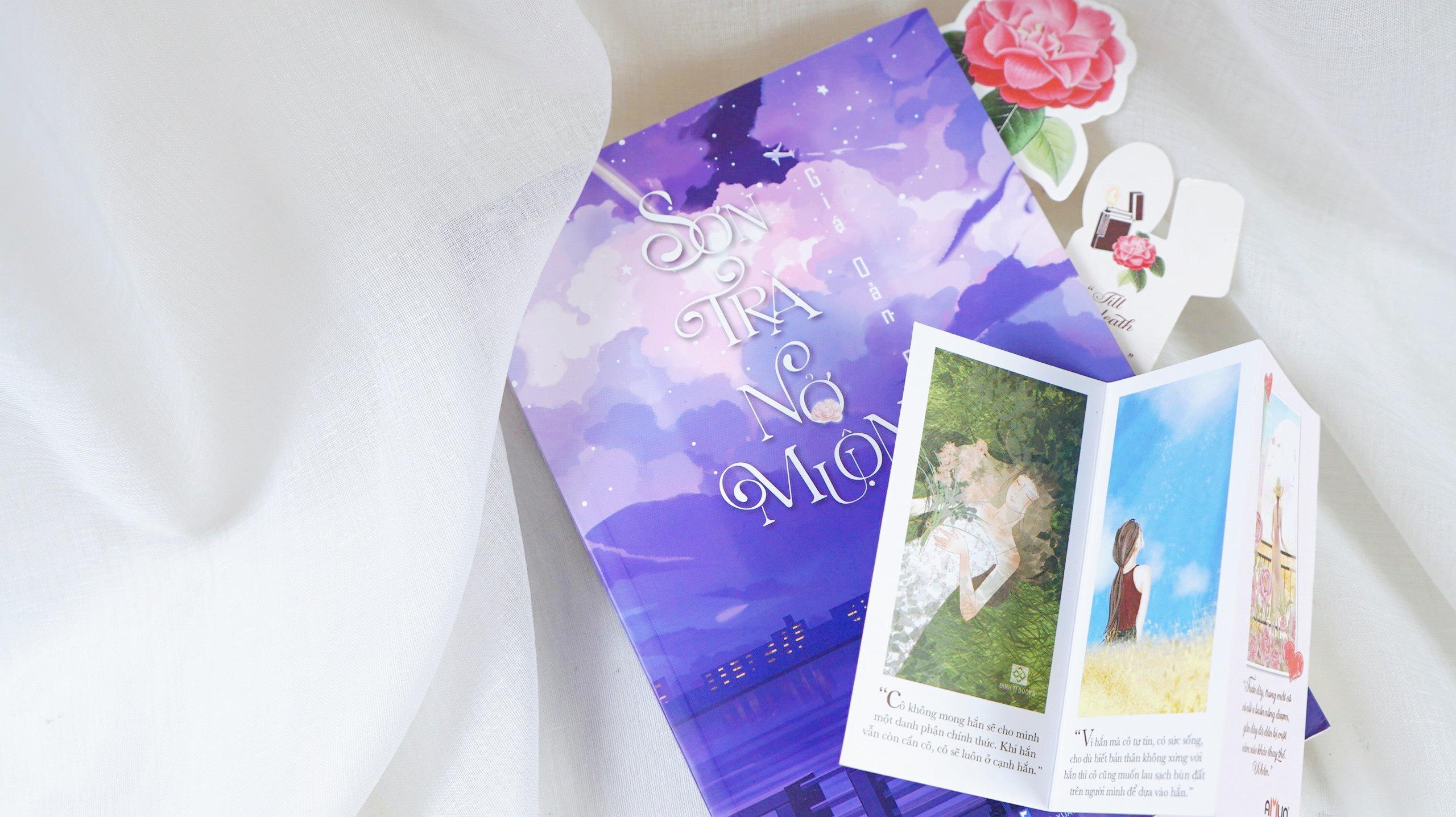 Sơn Trà Nở Muộn - Tặng Kèm 1 Bookmark Hoa Sơn Trà + 1 Bookmark Chiếc Bật Lửa + 1 Postcard