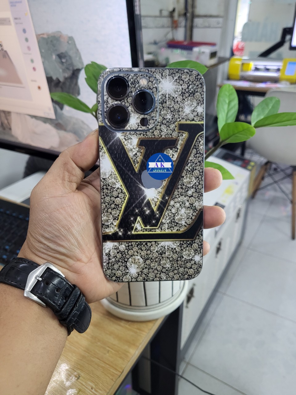 Dán skin mặt lưng viền rời dành cho ihone 12 đến 15 pro max, bảo vệ máy chống trầy xước và làm đẹp tạo thêm diện mới