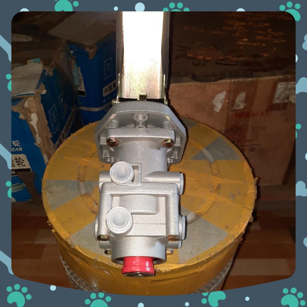 Tổng phanh hơi 6 lỗ hơi, có bàn đạp. Dùng chế bộ phận thắng cho các dòng xe độ, xe trộn bê tông