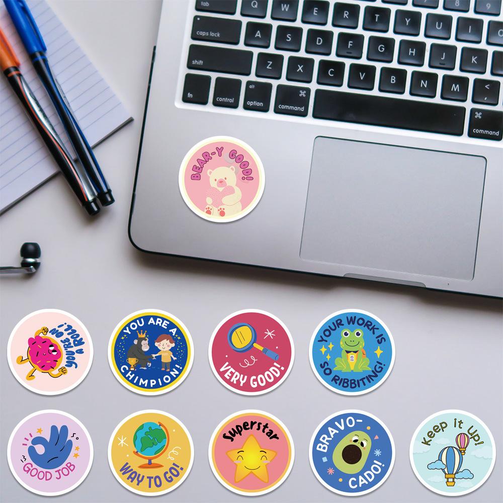 Sticker tròn cổ vũ bé tiếng anh cute trang trí mũ bảo hiểm,guitar,ukulele,điện thoại,sổ tay,laptop-mẫu S43