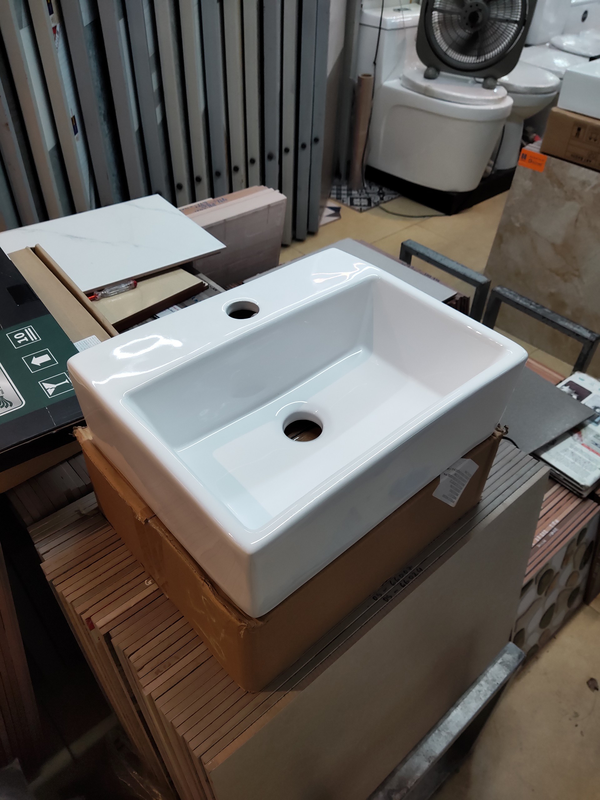 Chậu lavabo treo tường ( đặt bàn) kích thước nhỏ