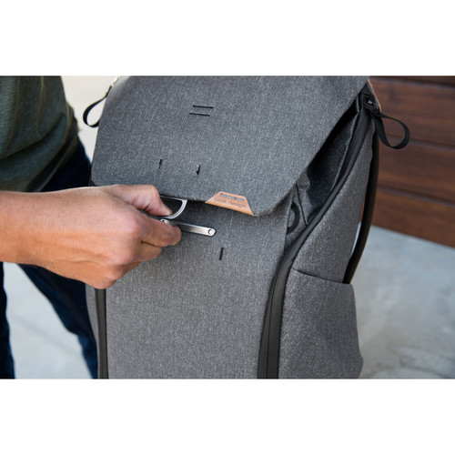 BALO PEAK DESIGN EVERYDAY BACKPACK V2 MÀU XÁM ĐEN - HÀNG CHÍNH HÃNG