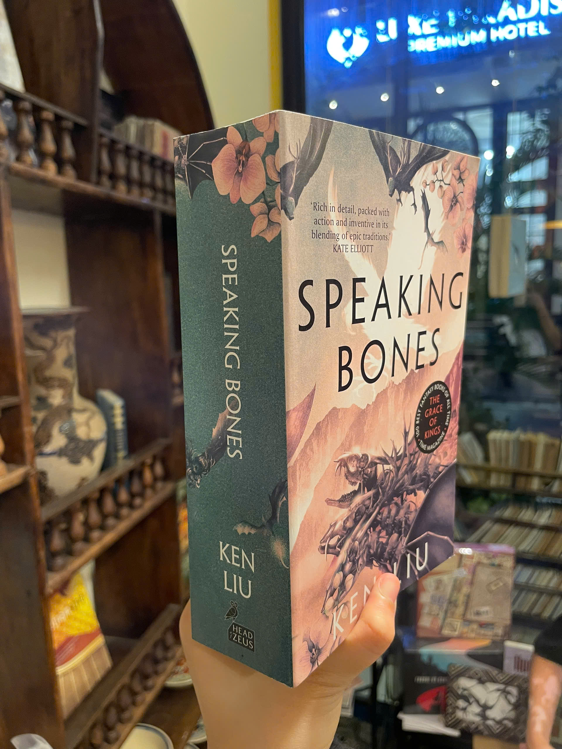Sách - Speaking Bones by Ken Liu - Fantasy/Fiction/Epic Fantasy book in English - Ngoại Văn