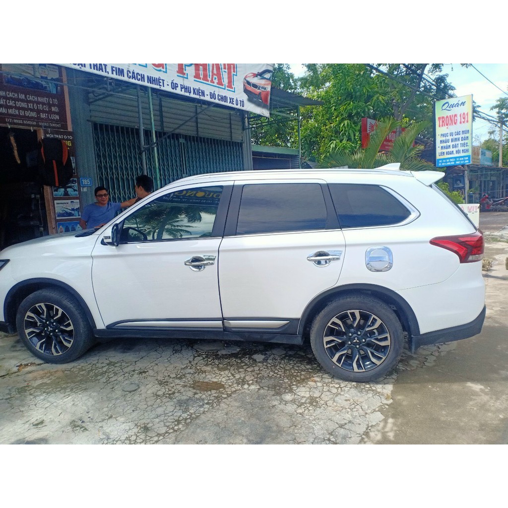 Ốp Nắp Bình Xăng Xe Mitsubishi Outlander 2016 2017 2018 2019 2020 2021 mạ crom cao cấp