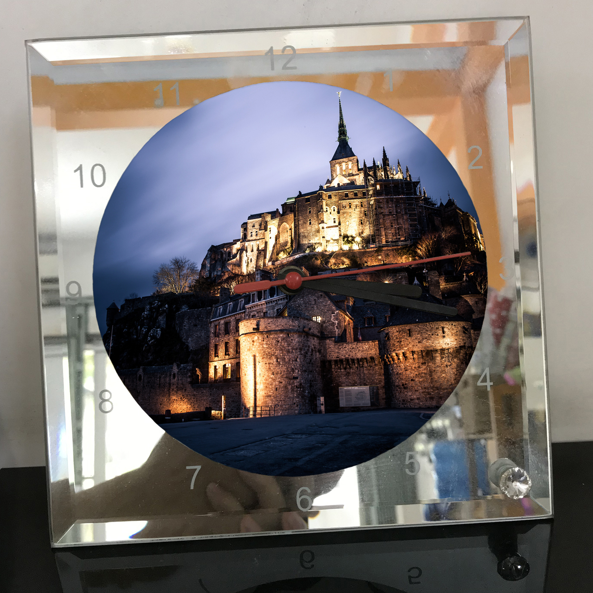 Đồng hồ thủy tinh vuông 20x20 in hình tu viện Mont Saint-Michel (53) . Đồng hồ thủy tinh để bàn trang trí đẹp chủ đề tôn giáo