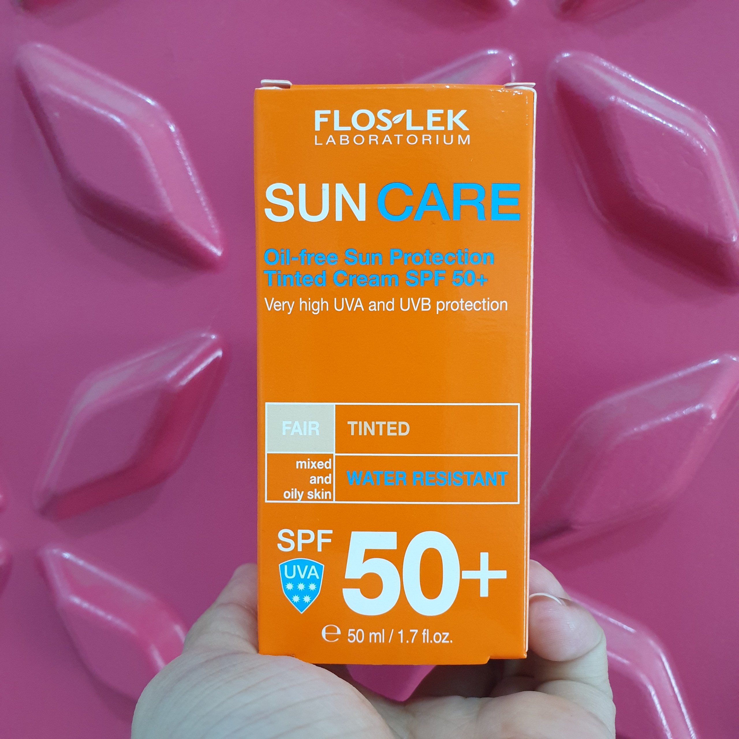 Kem chống nắng bảo vệ da nhờn mụn Floslek Oil Free Sun Protection Tinted Cream SPF 50+ 50ml + Tặng ngay 1 mặt nạ Dermal bất kỳ