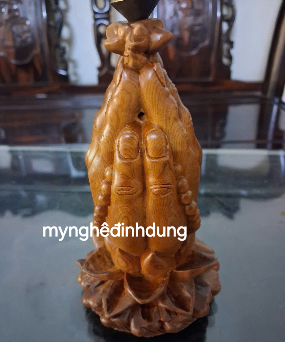 Tượng Bàn tay niệm phật bằng gỗ bách xanh thơm nức cao 15x9x9cm