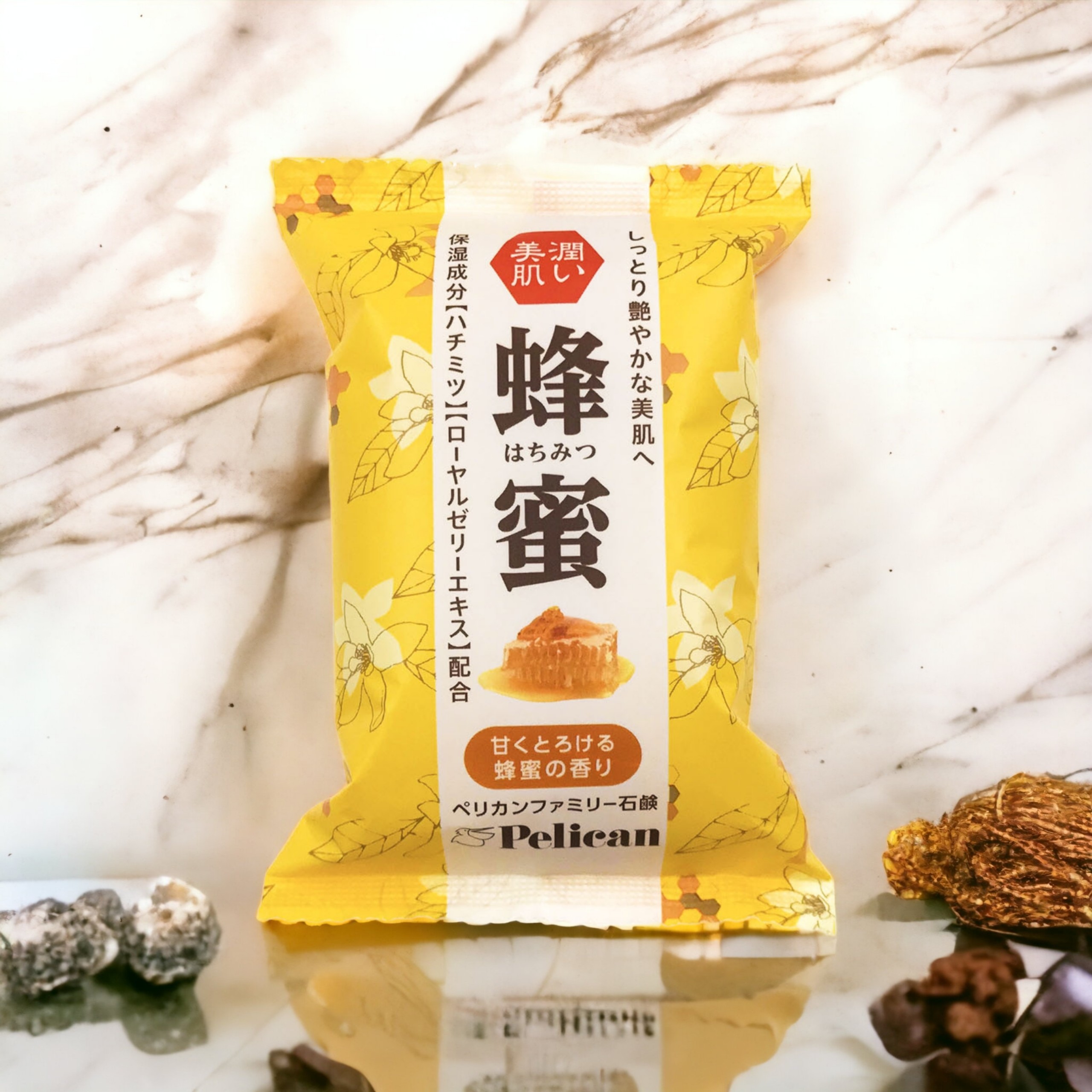 Xà Phòng Tắm Sáng Mịn Da Chiết Xuất Mật Ong Pelican Family Soap Honey