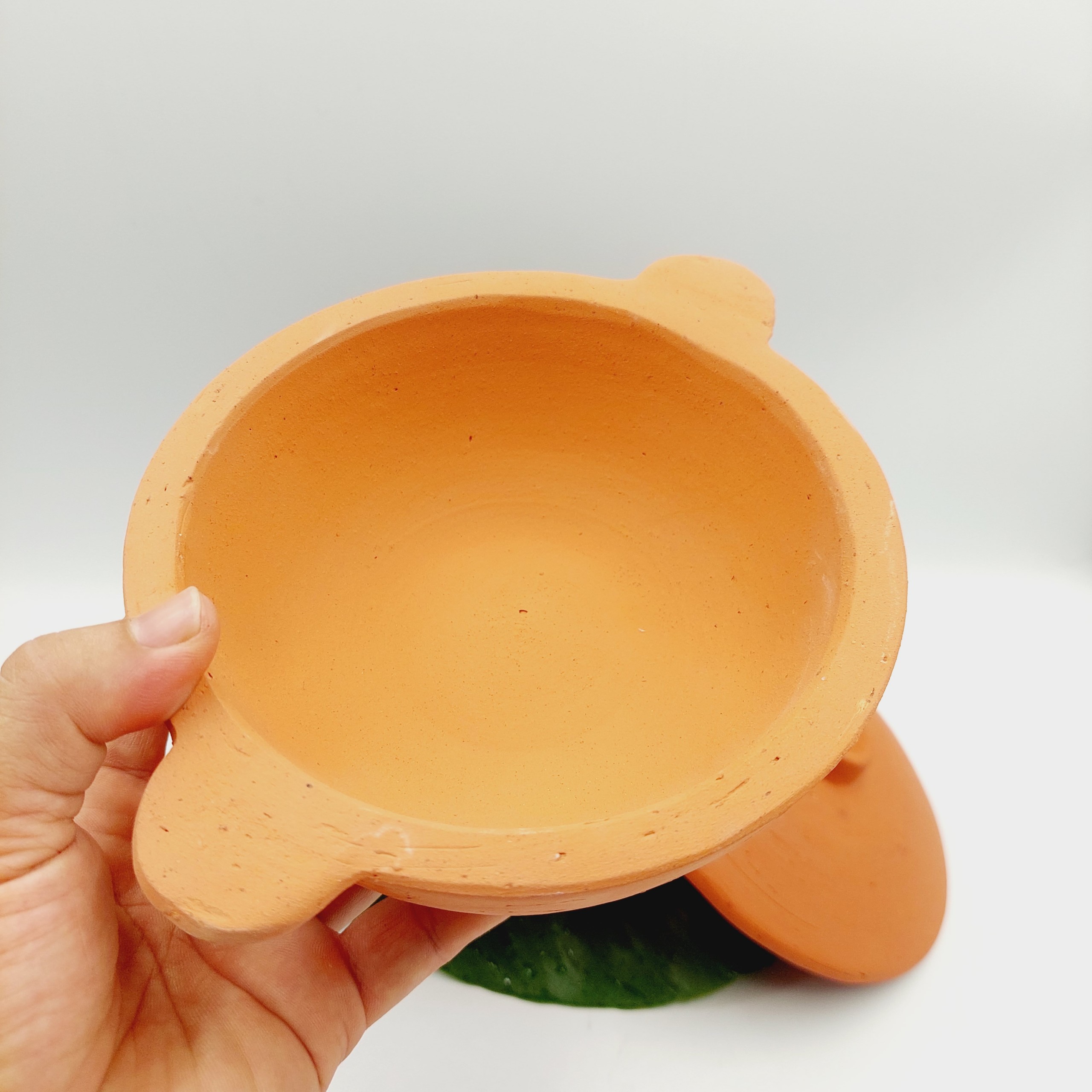 Chảo đất (nung) có quai bao gồm 2 kích thước 13cm và 15cm