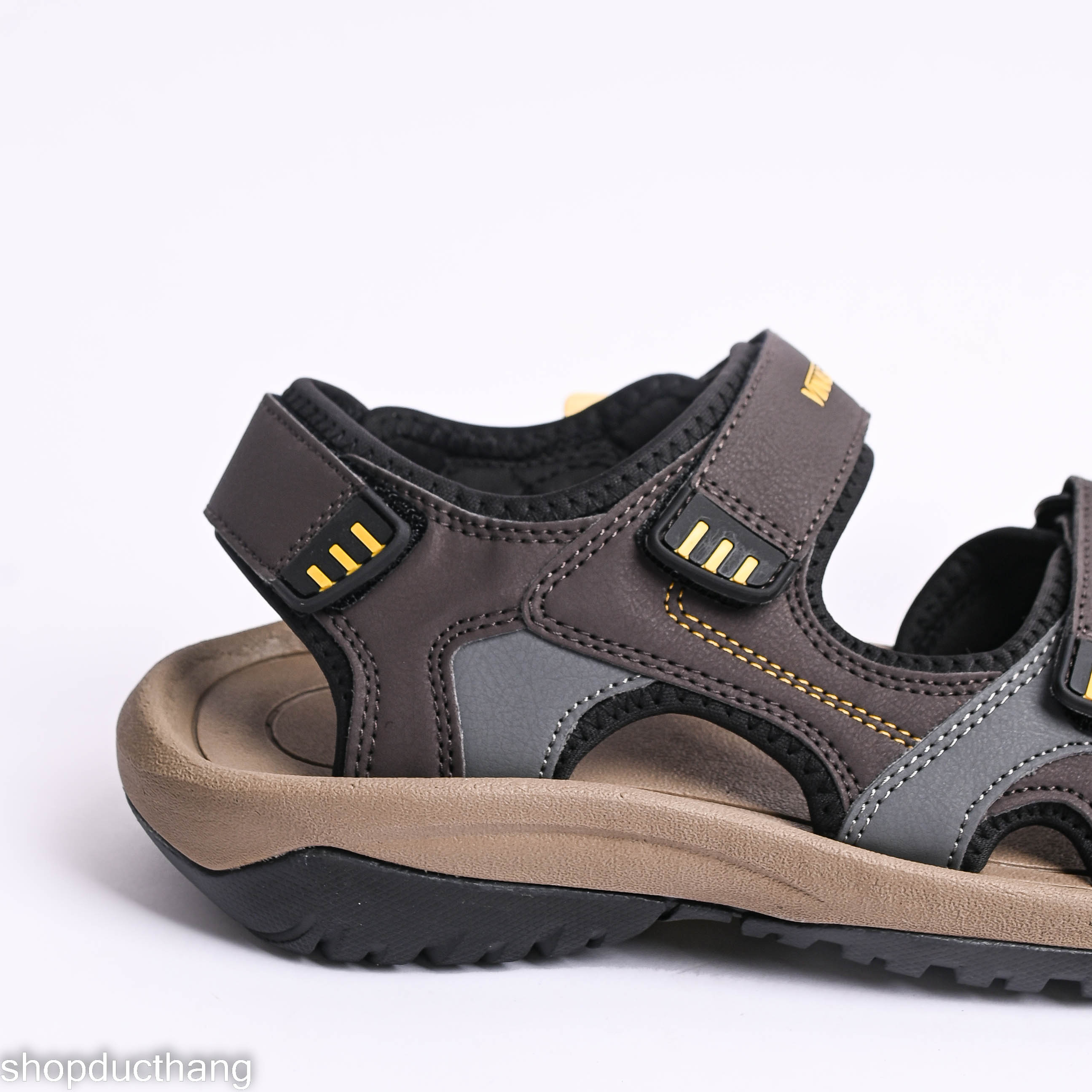 Sandal nam đơn giản