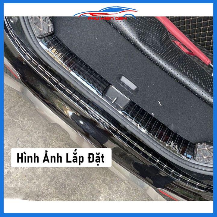 Ốp chống trầy cốp Sportage 2021-2022-2023 vân titan bảo vệ trang trí xe