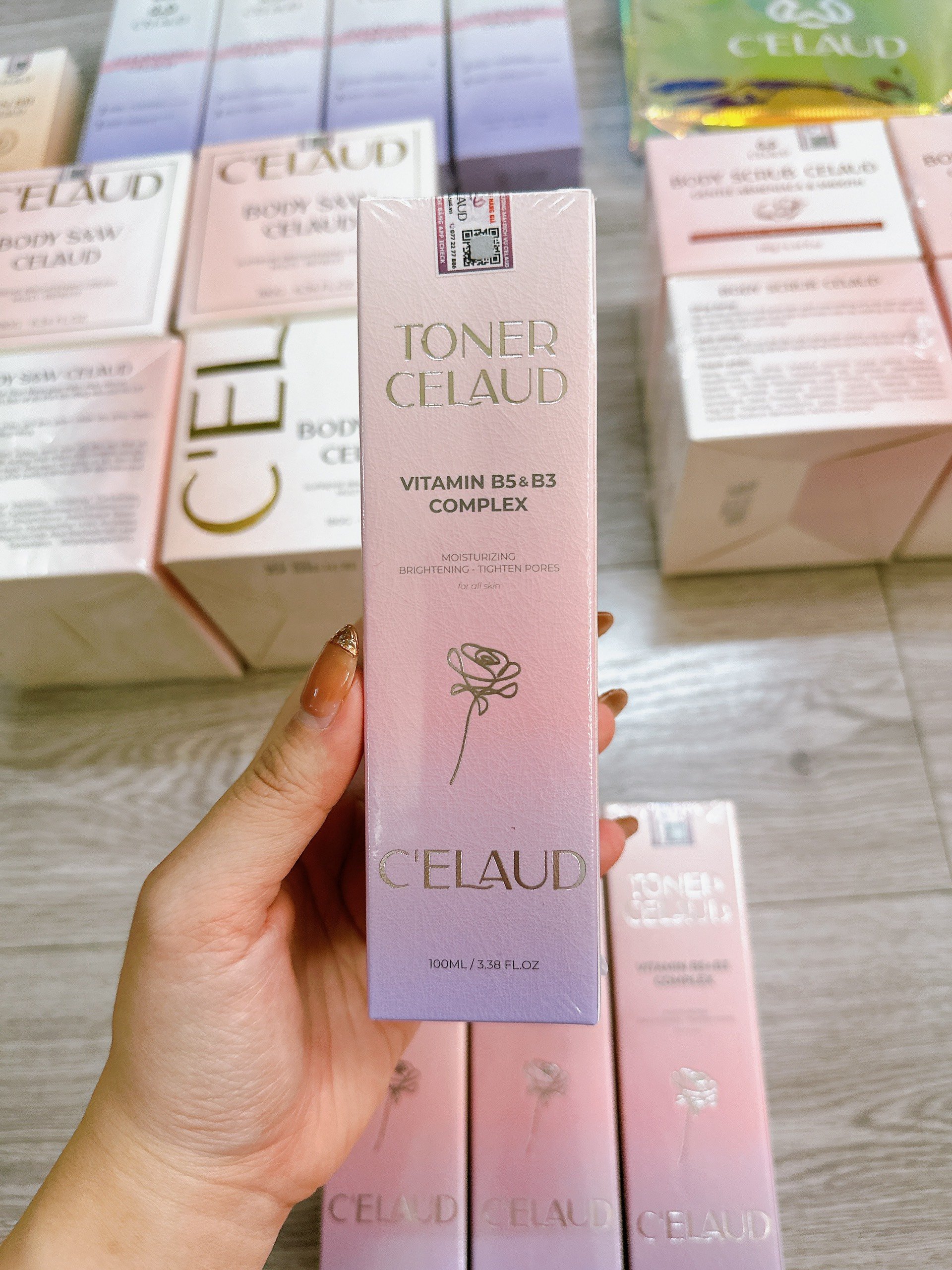 Nước Hoa Hồng Làm Dịu Da Và Cân Bằng Độ pH Toner Celaud 100ml