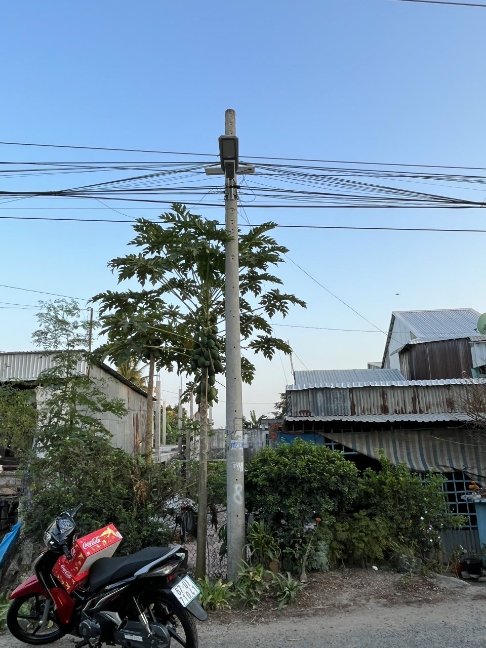 Đèn đường bàn chải năng lượng mặt trời cao cấp