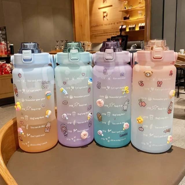 Bình Đựng Nước 2L Có Vạch Báo Giờ Uống Nước Dễ Thương