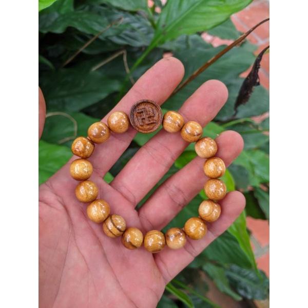 Vòng lắc tay nữ người lớn gỗ dâu tằm loại hạt 10 ly charm chữ vạn