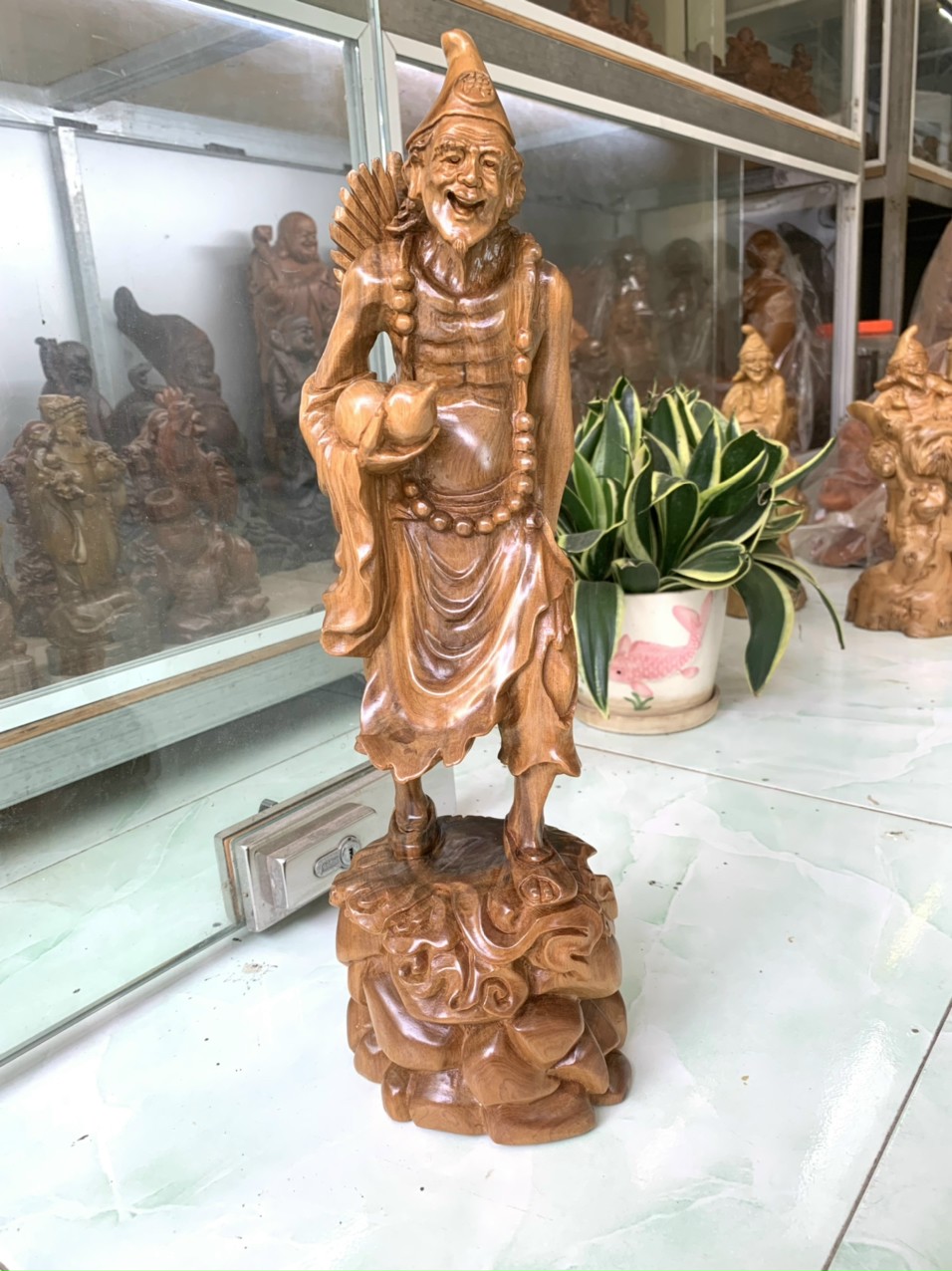 Combo cặp tượng tượng tế công và đạt ma sư tổ bằng gỗ bách xanh thơm phức kt cao 40cm