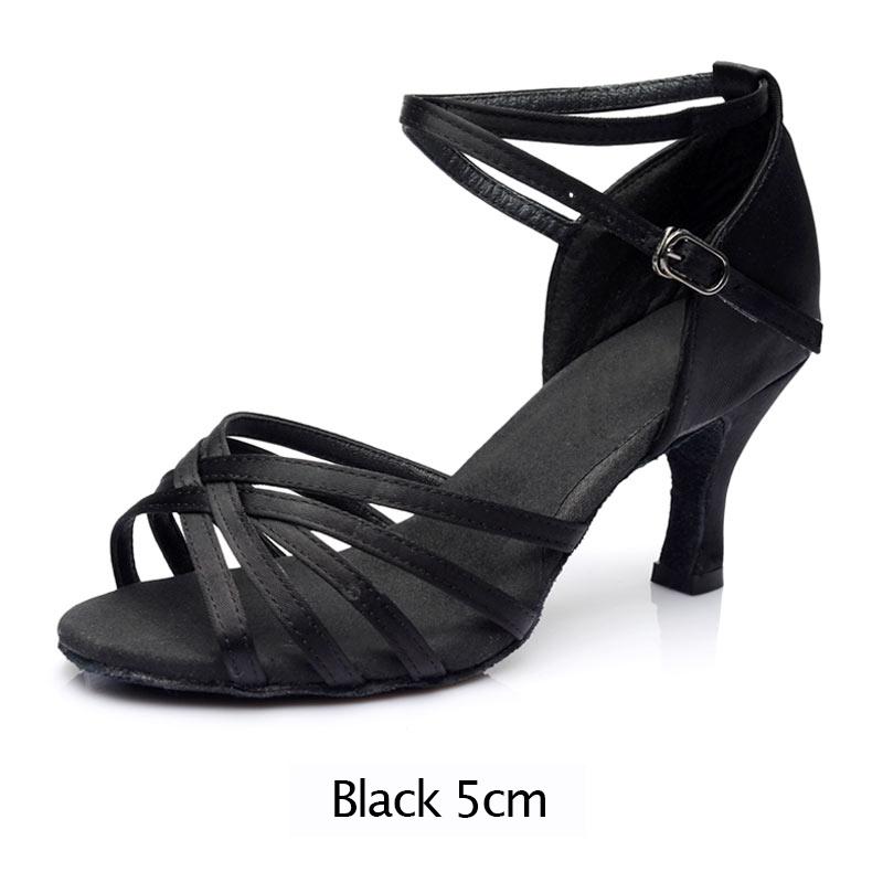 Giày khiêu vũ Latin Giày khiêu vũ nữ Satin Soft Sole Girls Salsa Tango Dancing Shoes Color: Black 5cm Shoe Size: 5.5