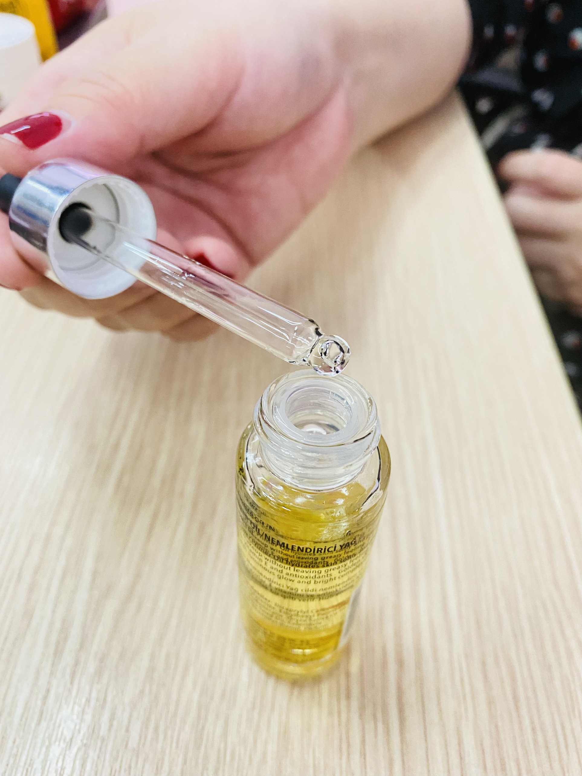Tinh dầu dưỡng ẩm PRIMER OIL CITY COLOR
