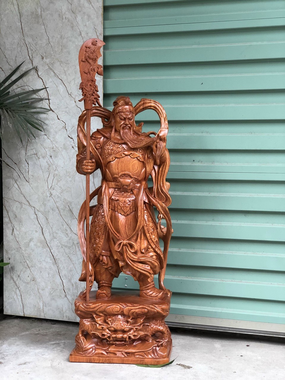Tượng quan công cầm đao trấn ải bằng gỗ hương đá tuyệt đẹp kt cao 40×16×11cm