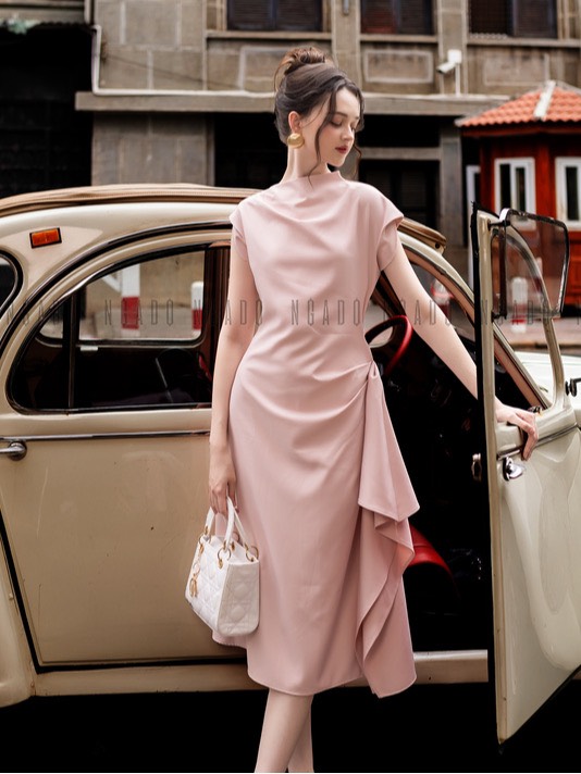 Đầm hồng cổ cao vạt xéo NGADO