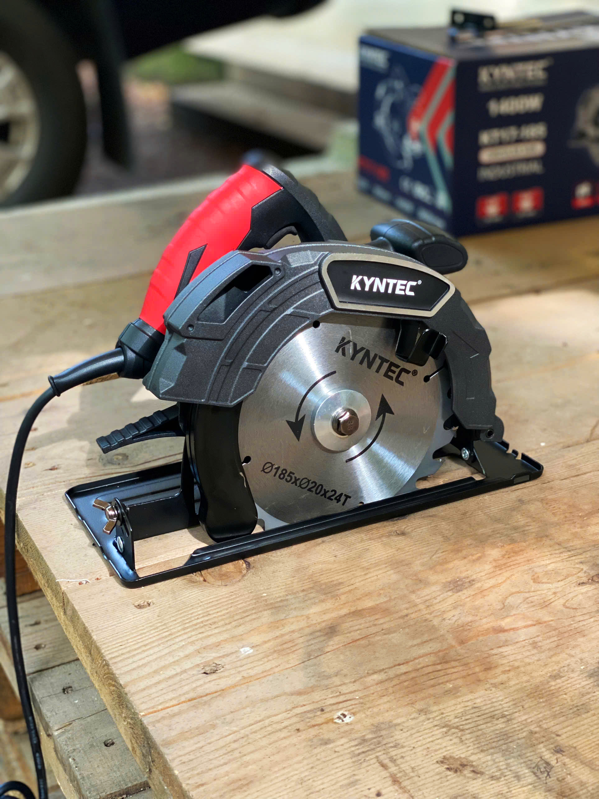 Máy cưa đĩa cưa gỗ cầm tay Kynko Kyntec KT17 - 185 chính hãng