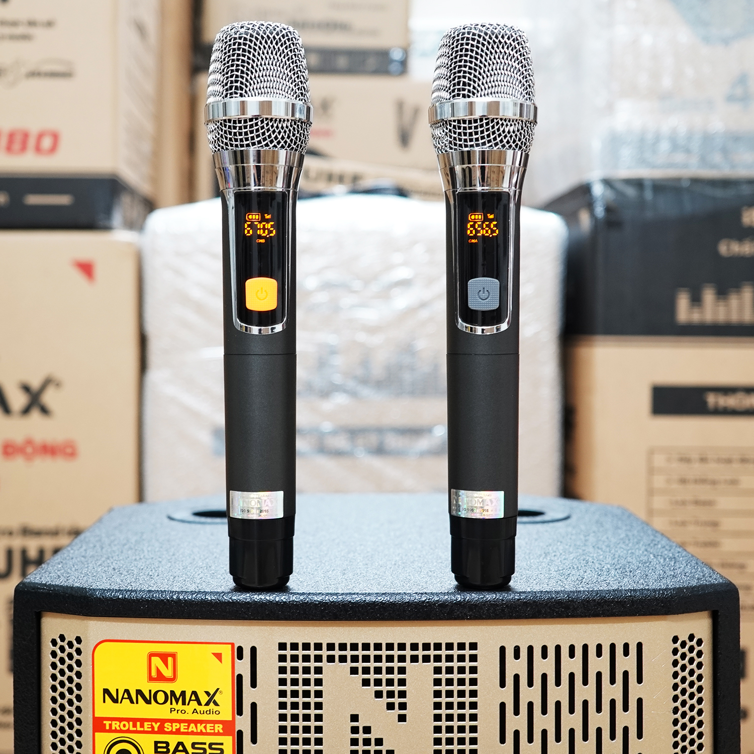 Loa Kẹo Kéo Karaoke Bluetooth Nanomax SK-12F7 Chính Hãng Giá Rẻ 2 Mic Bass 30 Bản Mới Hàng Chính Hãng