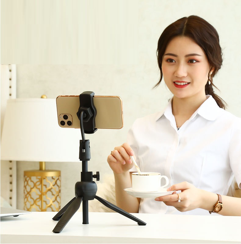 Giá đỡ kẹp điện thoại gấp gọn kiêm gậy tự sướng Seflie 3 chân xoay 360 độ, dùng livestream, giải trí, quay phim