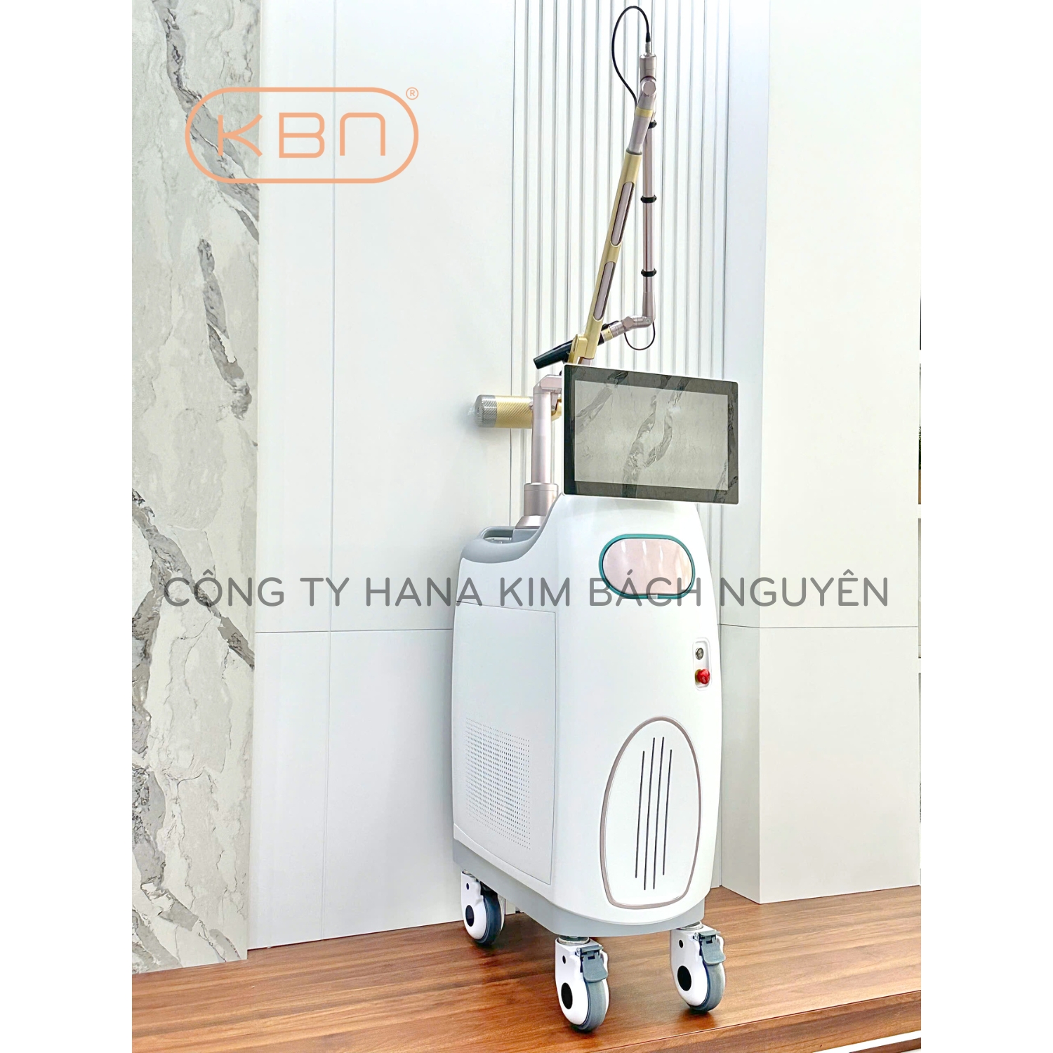 Máy Laser Picosure K670 Trục Khuỷu Loại Bỏ Sắc Tố Da, Xóa Xăm, Trị Nám, Trẻ Hóa