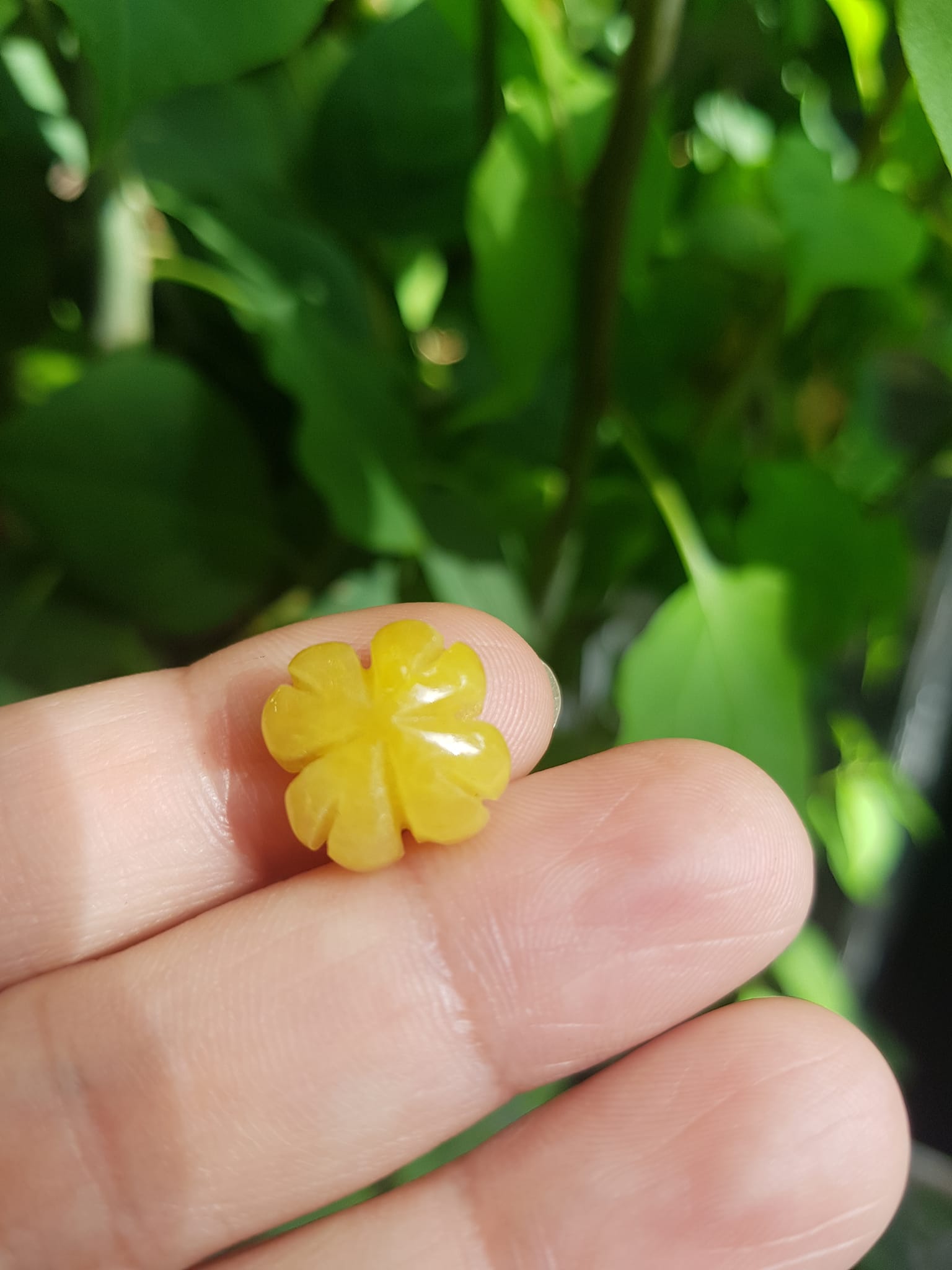 Trang sức phối vòng tay Bông Hoa Cỏ 4 Lá Đá cẩm thạch VÀNG ANH ĐẬM đẹp Size bông 14mm x 6mm x lỗ đk 2mm Nữ mệnh Kim Thổ Thủy phối với Vòng đeo tay, làm mặt dây chuyền, mặt nhẫn đeo ạ