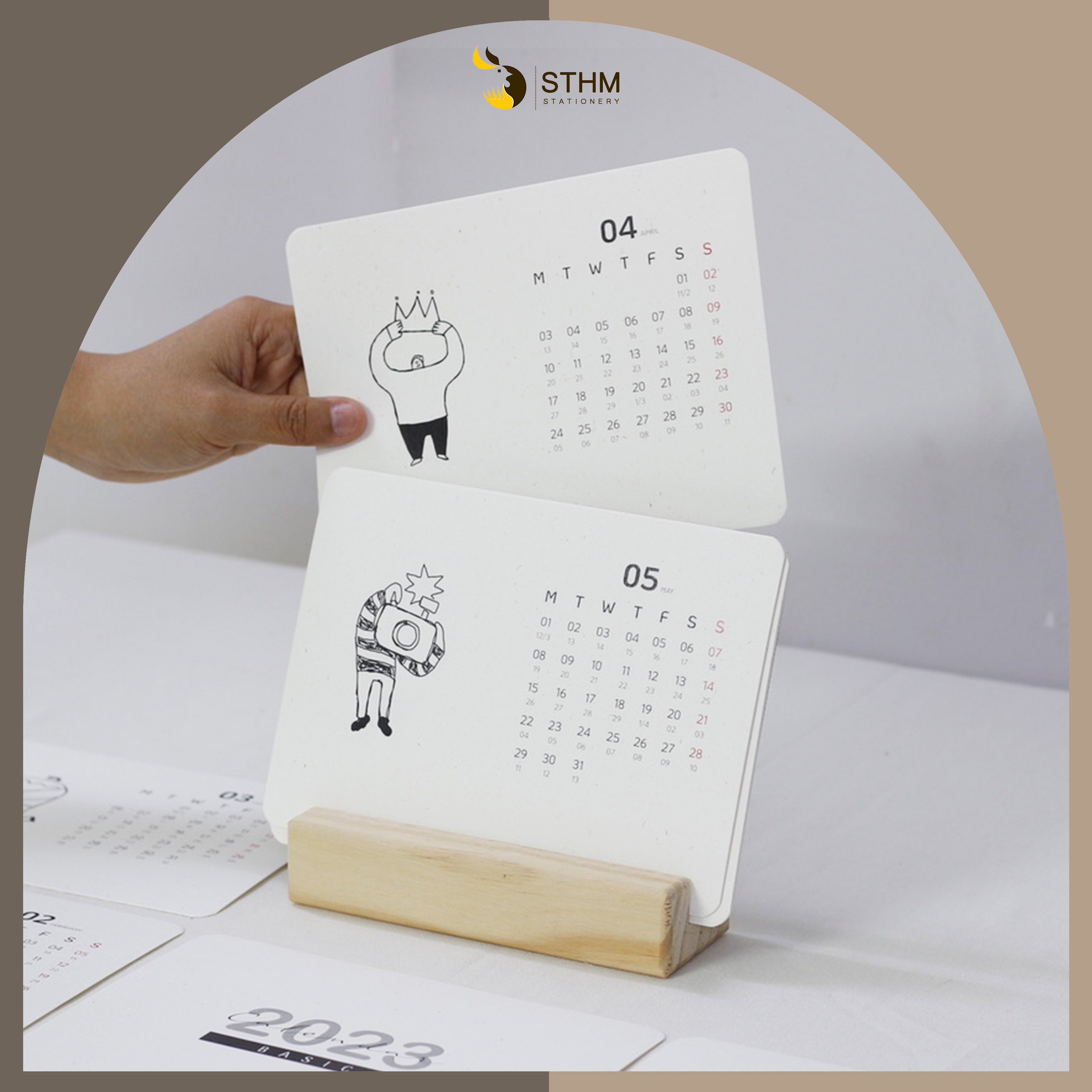 [STHM stationery ] - Lịch bàn đế gỗ 2023 - Basic - Tặng 12 sticker - Giấy mỹ thuật 220gsm - Có lịch âm dương