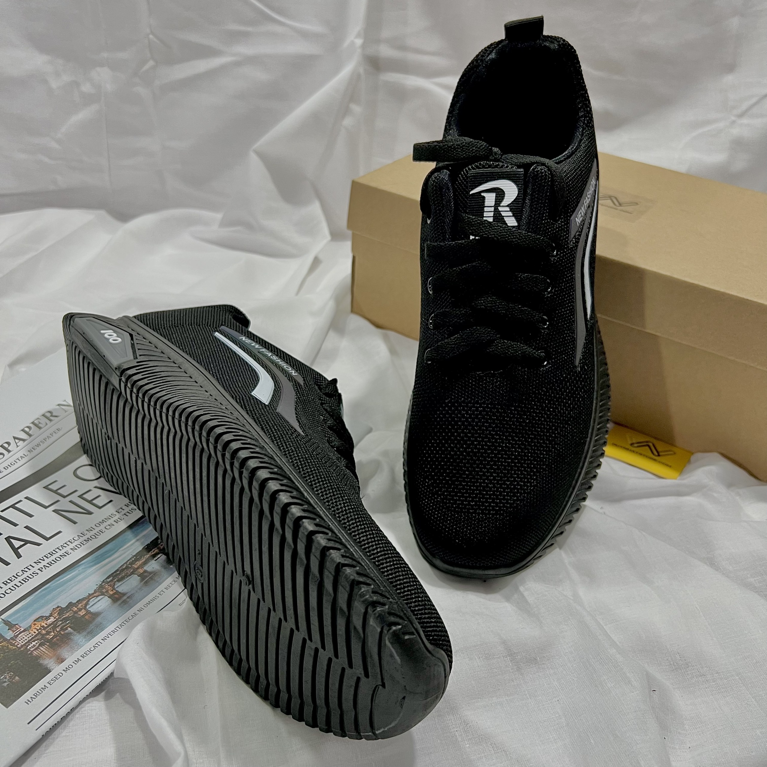 Giày Thể Thao Nam Màu Đen Thui Viền Cao Duy Nhật Store Sang Bonsai Uzzang Đẹp Độn 2cm Êm Sneaker Bata Trendy Đơn Giản
