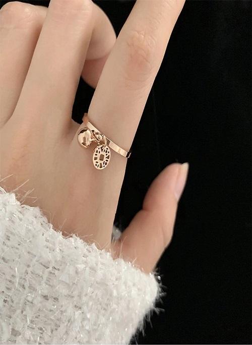 Nhẫn titan đồng xu kim tiền NK32