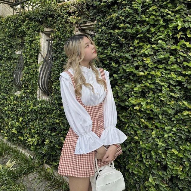 Jumpsuit dạ caro kèm Áo sơmi xếp ly tay bèo siêu xinh