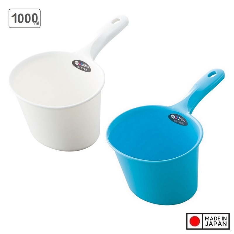 Gáo múc nước Ag+ Jabu 1lít, thiết kế thân gáo sâu, miệng rộng nên múc được nhiều nước, tay cầm chắc chắn dễ cầm nắm - nội địa Nhật Bản