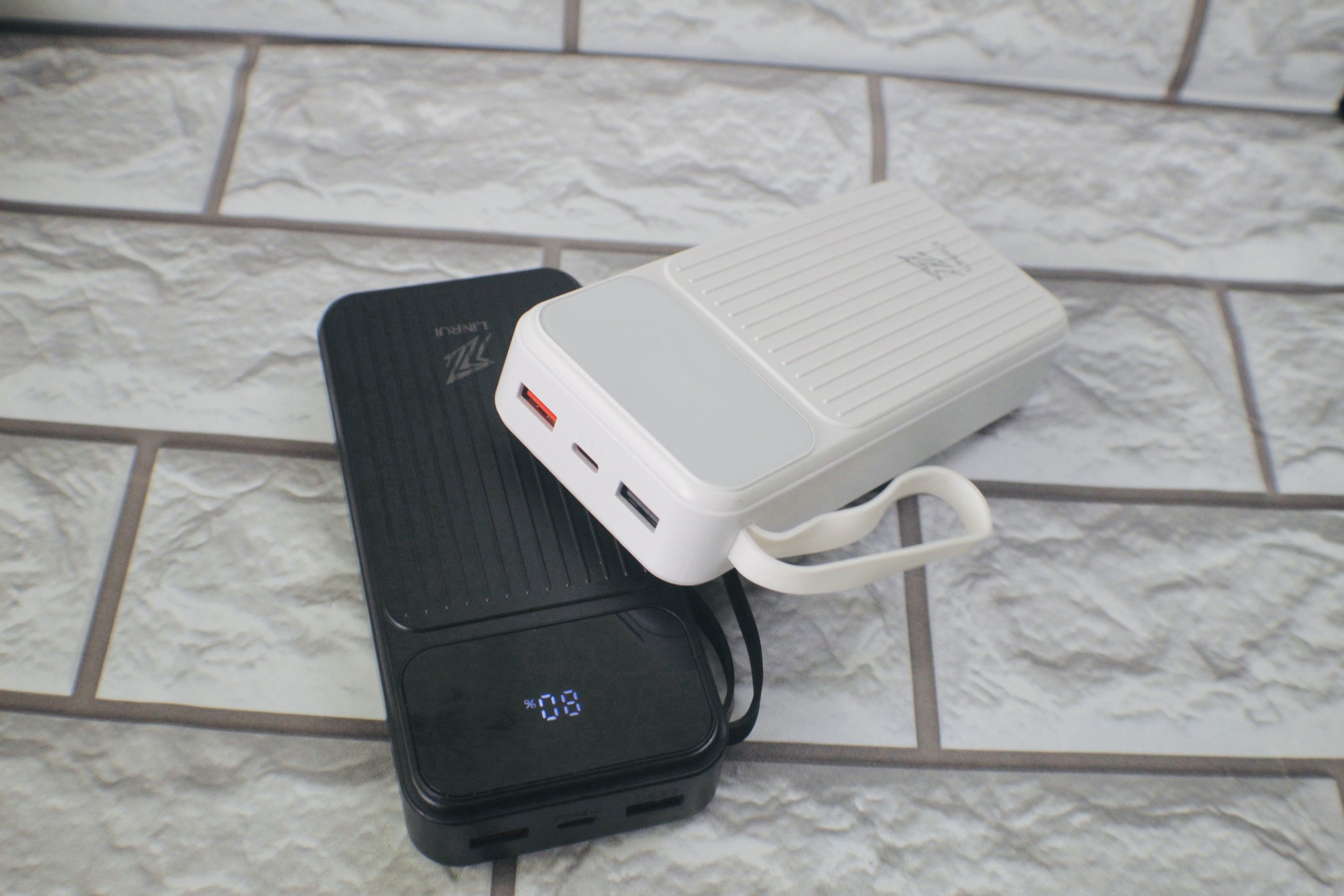 Pin Sạc Dự Phòng Linrui LR008 20000mAh Sạc Nhanh, 2 màu Trắng Đen - Hàng Chính Hãng