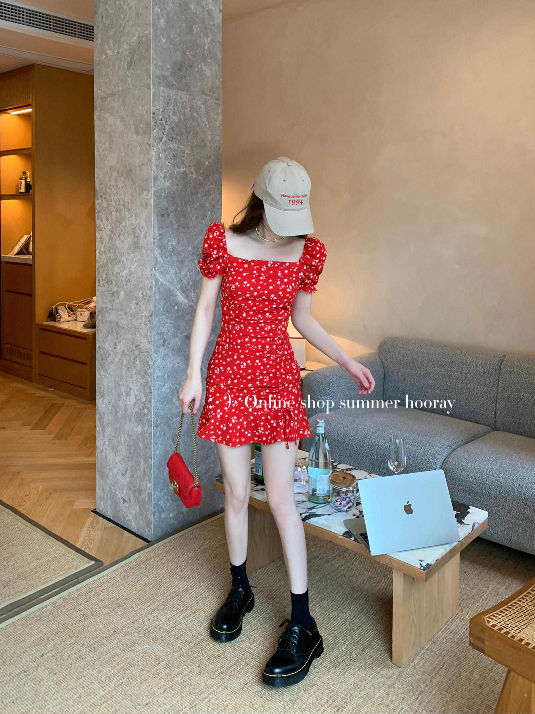 DONGSHOP Pháp Vintage màu đỏ mảnh hoa vuông cổ bong bóng tay áo đầm 2023 mùa hè eo cao hiển thị gầy váy ngắn nữ