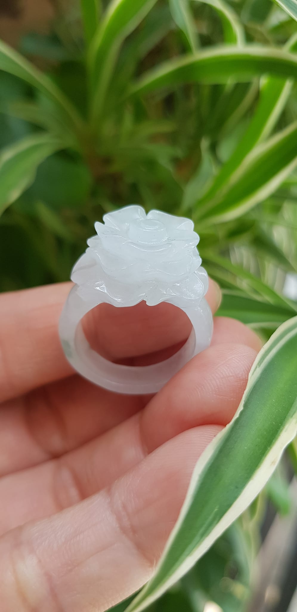 Nhẫn Nữ mới chạm Bông Hồng Nổi màu Trắng rất đẹp đá cẩm thạch tự nhiên Ni 18mm hợp mệnh kim mệnh thủy đeo tay xinh lắm ạ