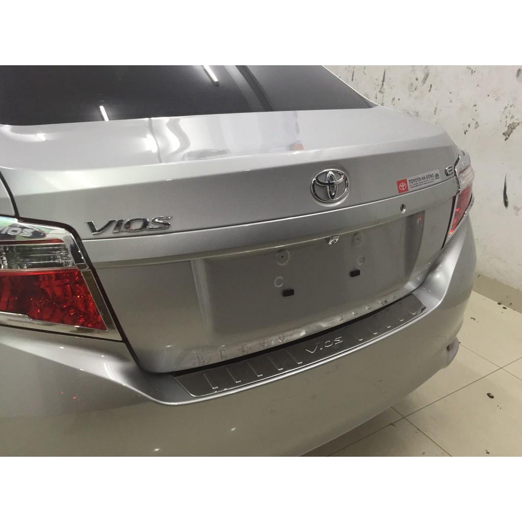 Bộ ốp chống trầy cốp ngoài inox 1 chi tiết cao cấp dành cho xe Toyota Vios 2014-2017