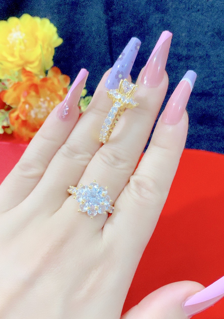 Nhẫn nữ đính. xoàn. mạ 18.k cực đẹp
