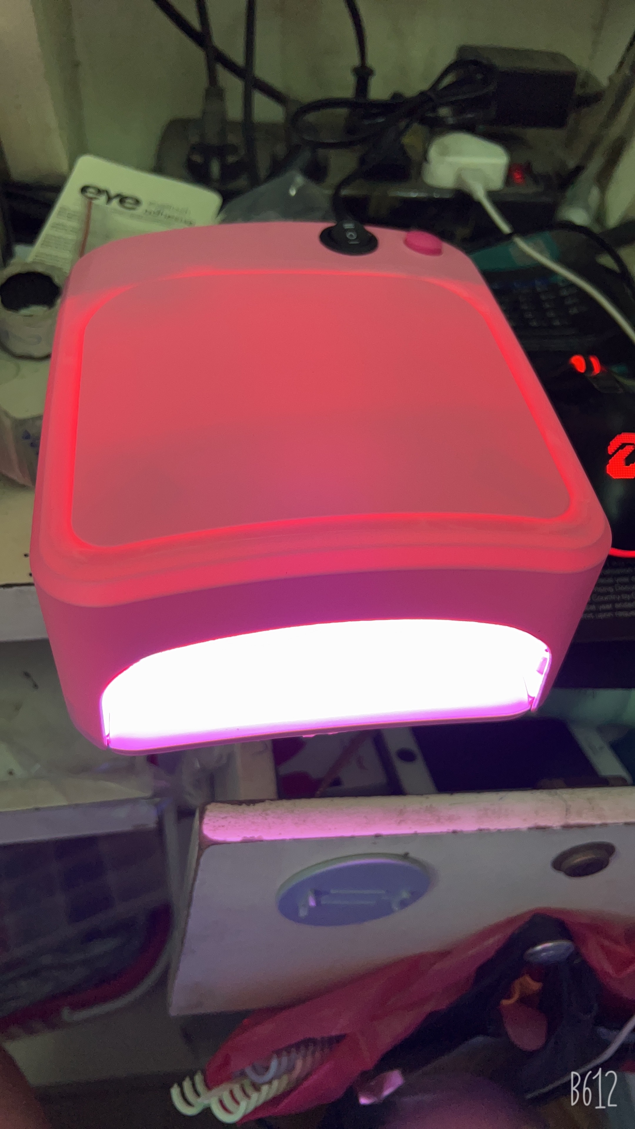 Máy hơ gel Uv lamp 818