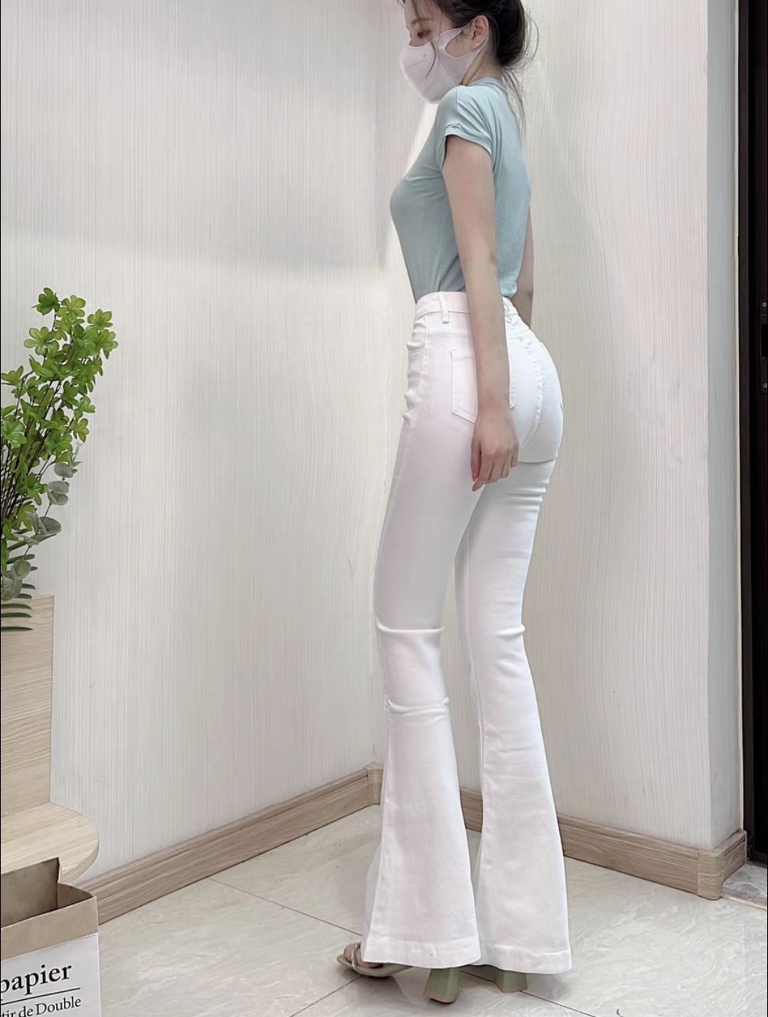 Quần Jean Dài Ống Bass Trắng