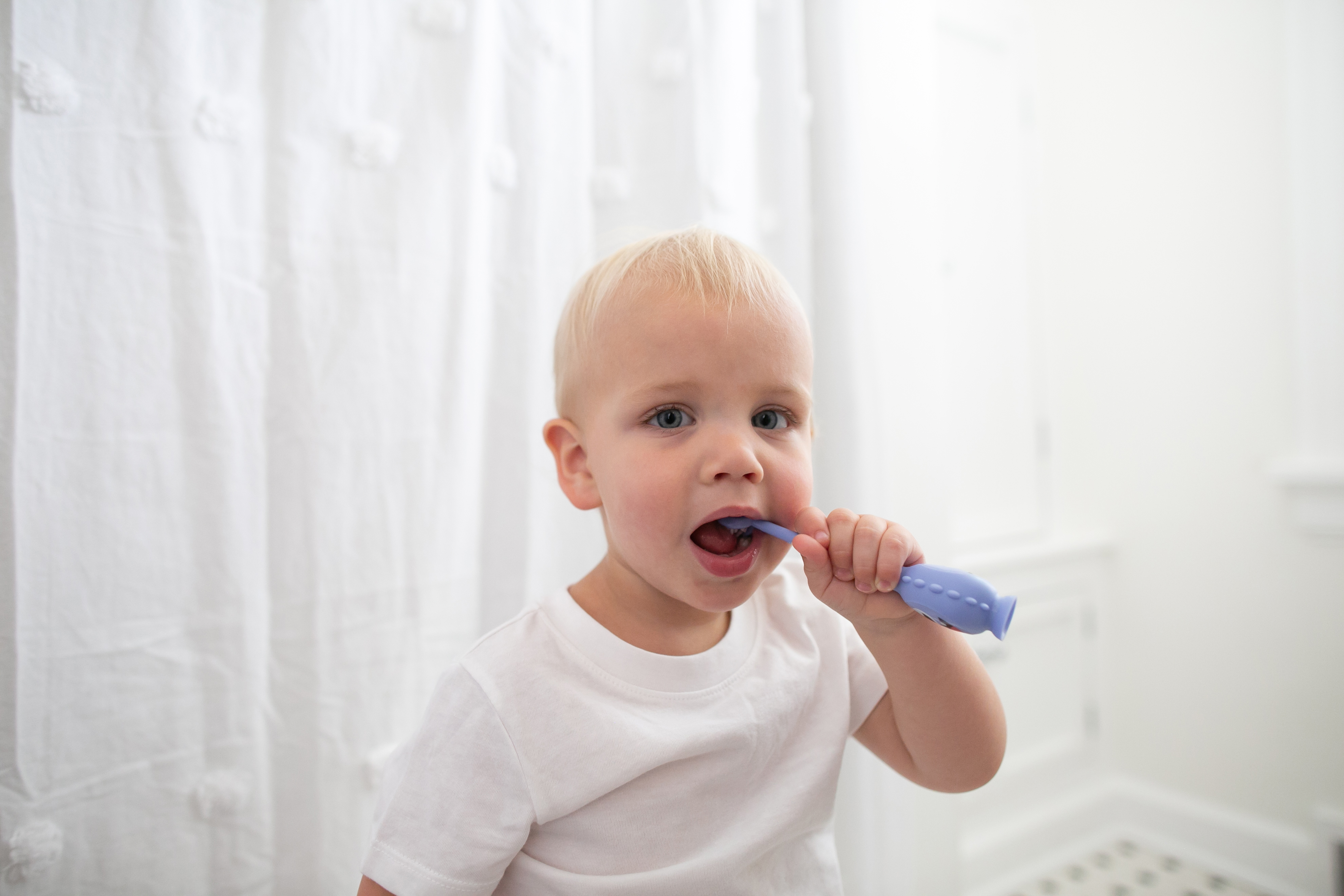 [ HG094 ] Bàn chải đánh răng Dr.Brown's ToothScrubber, có lông bàn chải ba mặt + đổi màu, dành cho trẻ từ 1-4 tuổi