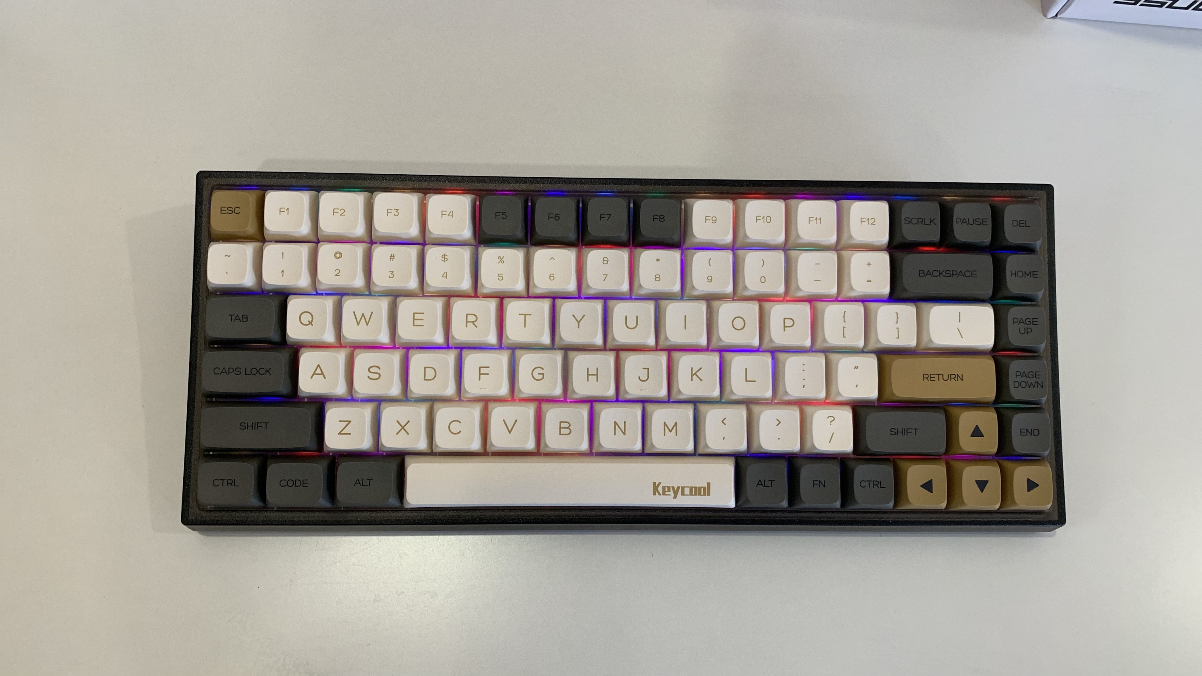 Bàn phím Keycool kc84 Pro Smoke RGB - Hàng chính hãng
