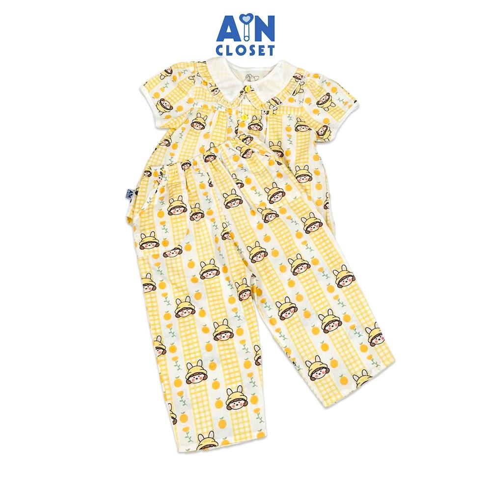 Bộ quần áo Dài tay ngắn bé gái họa tiết Bé Mũ Vàng cotton - AICDBGMYHA1K - AIN Closet