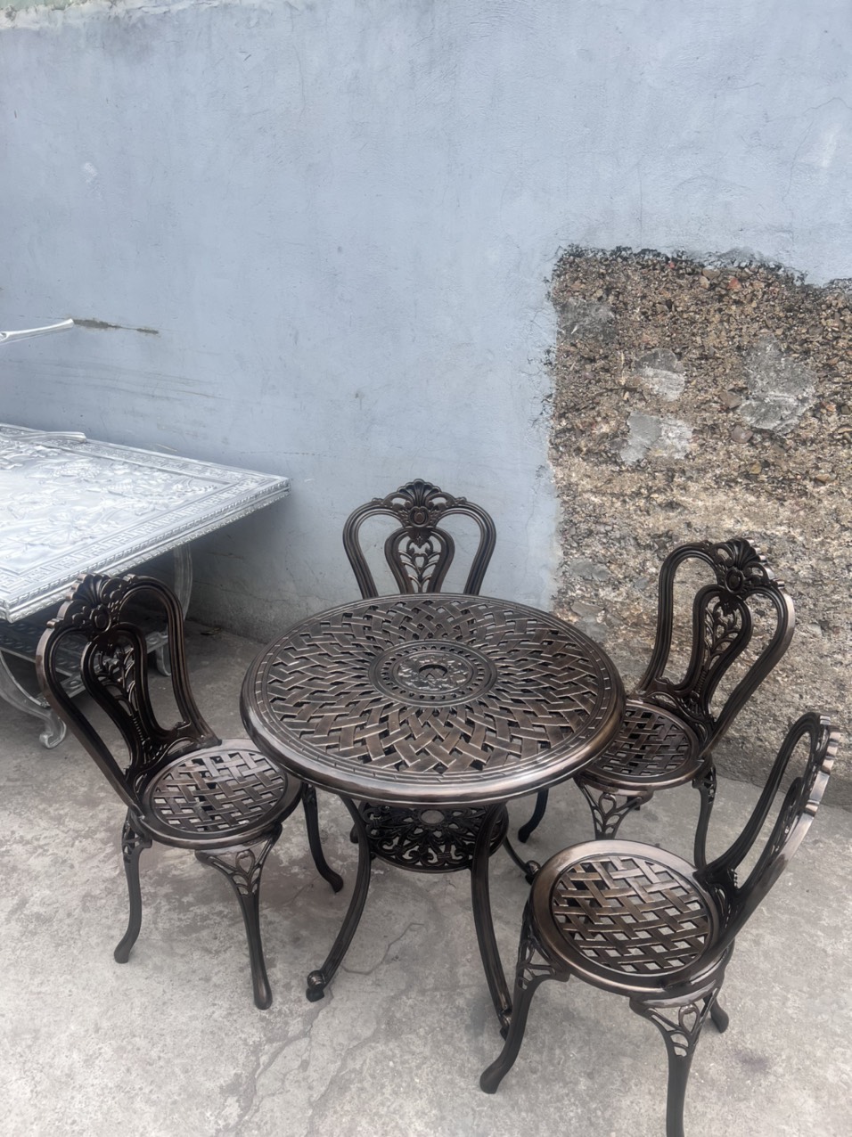 Bàn Ghế Nhôm Đúc Sân Vườn 1 bàn 4 Ghế Bền Bỉ Với Thời Tiết Ngoài Trời