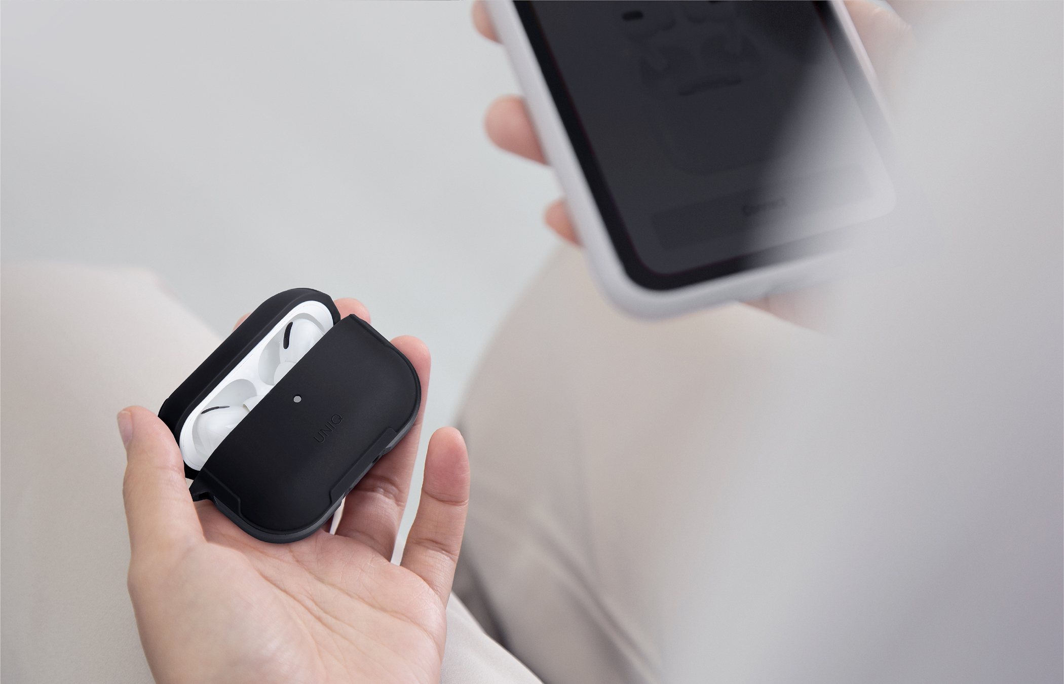 Ốp Case UNIQ Valencia Antimicrobial dành cho AIRPODS PRO - Hàng Chính Hãng