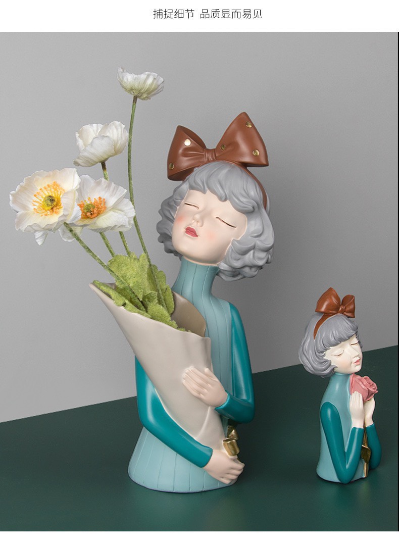 Binh hoa trang trí hình cô gái