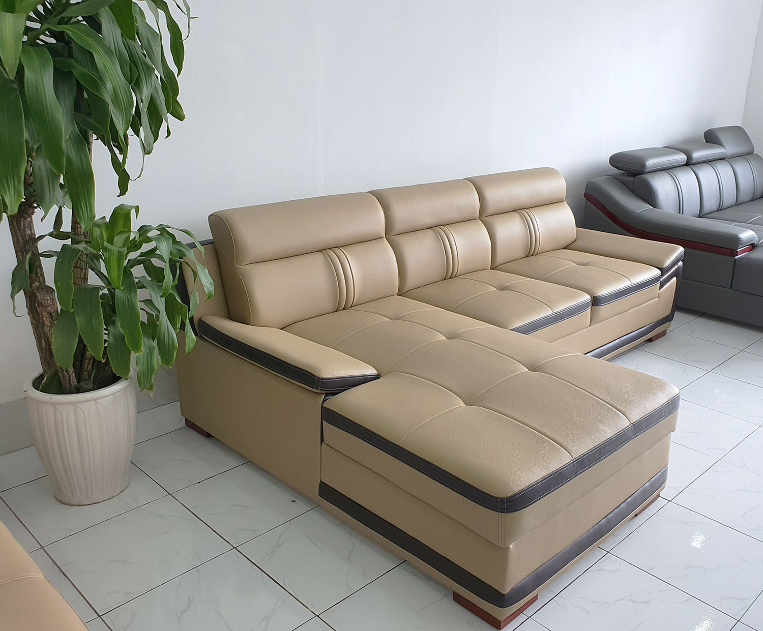 Ghế Sofa Góc L Phối Viền Trẻ Trung_Màu Kem Viền Nâu_Size 2500 x 1600