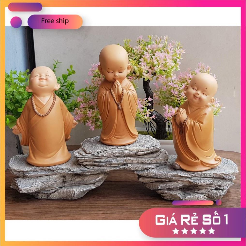 Size Đại - Bộ 3 Tượng Chú Tiểu Vui Vẻ Áo Nâu - Mẫu Chú Tiểu Đeo Chuỗi