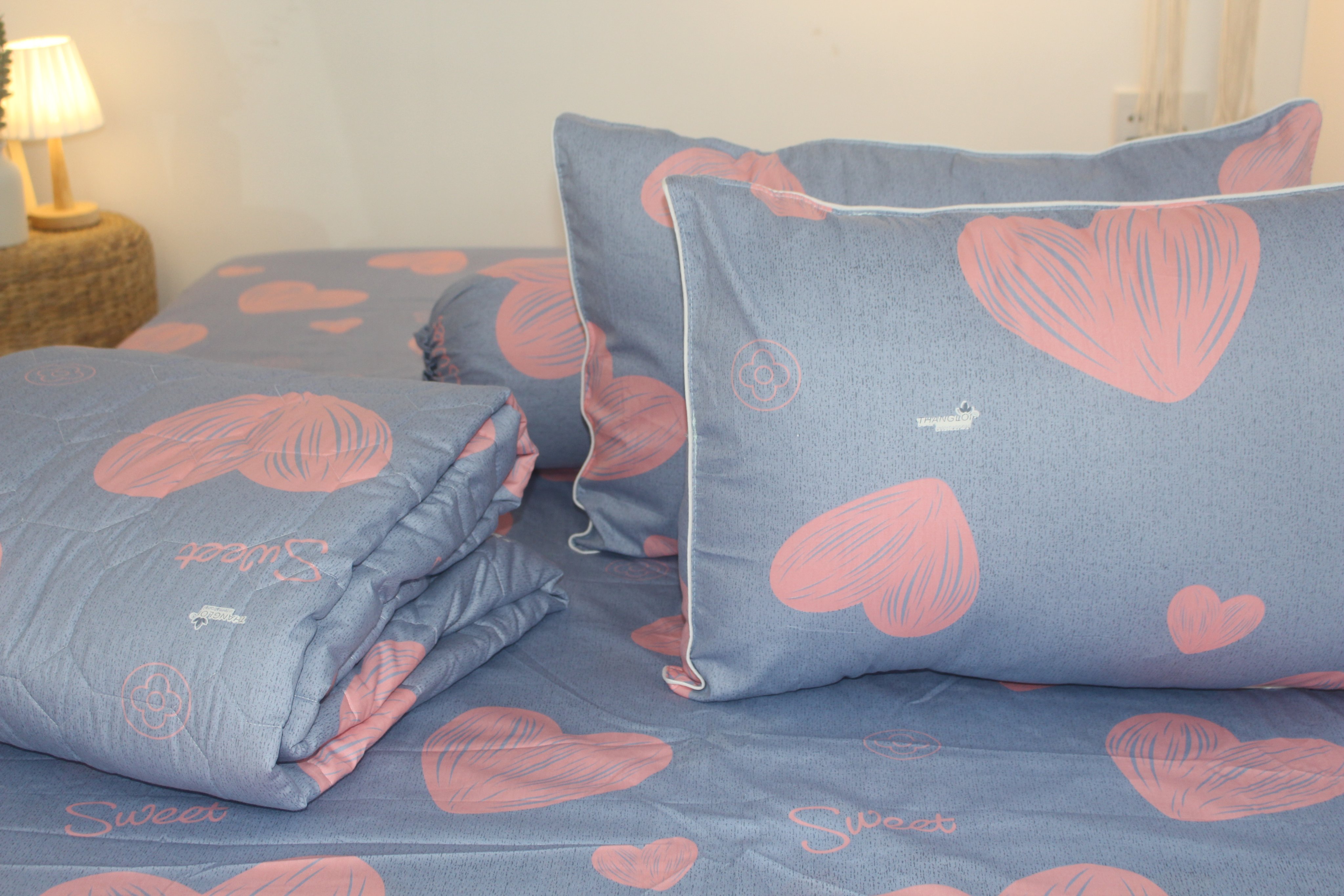 Bộ Drap Gối Cotton -Mẫu Trái Tim- vải dày dặn, mát mẻ, siêu thấm mồ hôi
